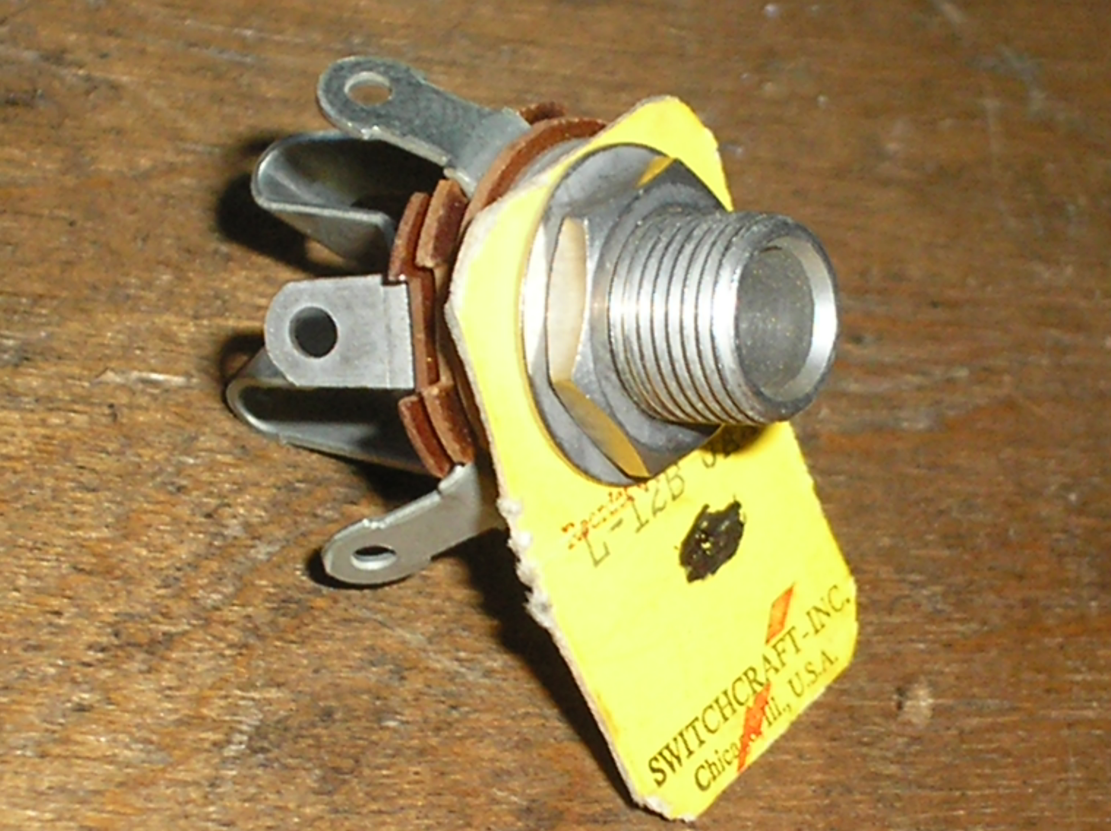 Switchcraft L12B Stereo 1/4'' Input Jack (w/ Extra Long Thread 3/8'') Extra long threads for guitars and audio jacks... New Old Stock

16 Available